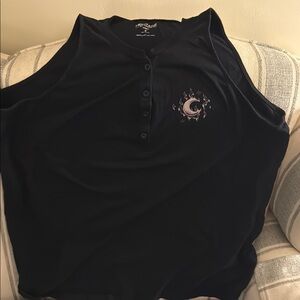 Torrid Sleeveless Top with Moon Design Size 2X